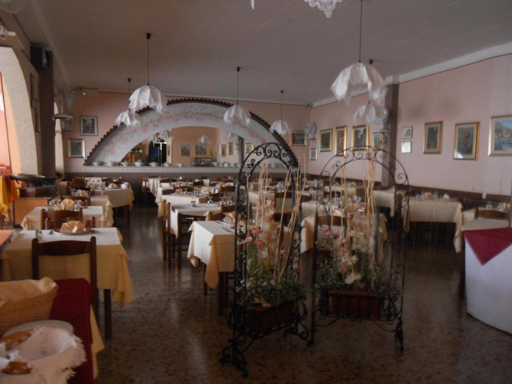 Albergo Giardino 토스콜라노마데노 외부 사진