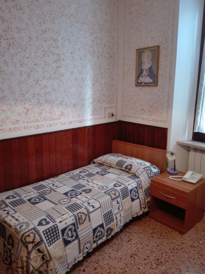 Albergo Giardino 토스콜라노마데노 외부 사진