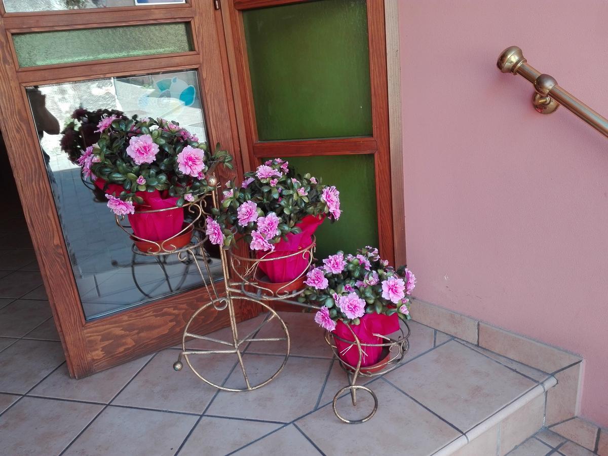 Albergo Giardino 토스콜라노마데노 외부 사진