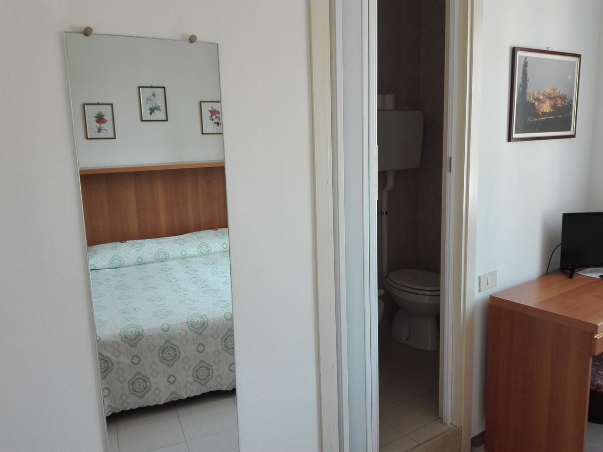 Albergo Giardino 토스콜라노마데노 외부 사진