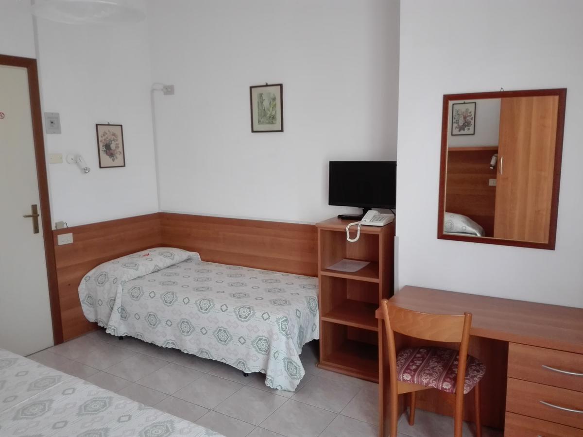 Albergo Giardino 토스콜라노마데노 외부 사진